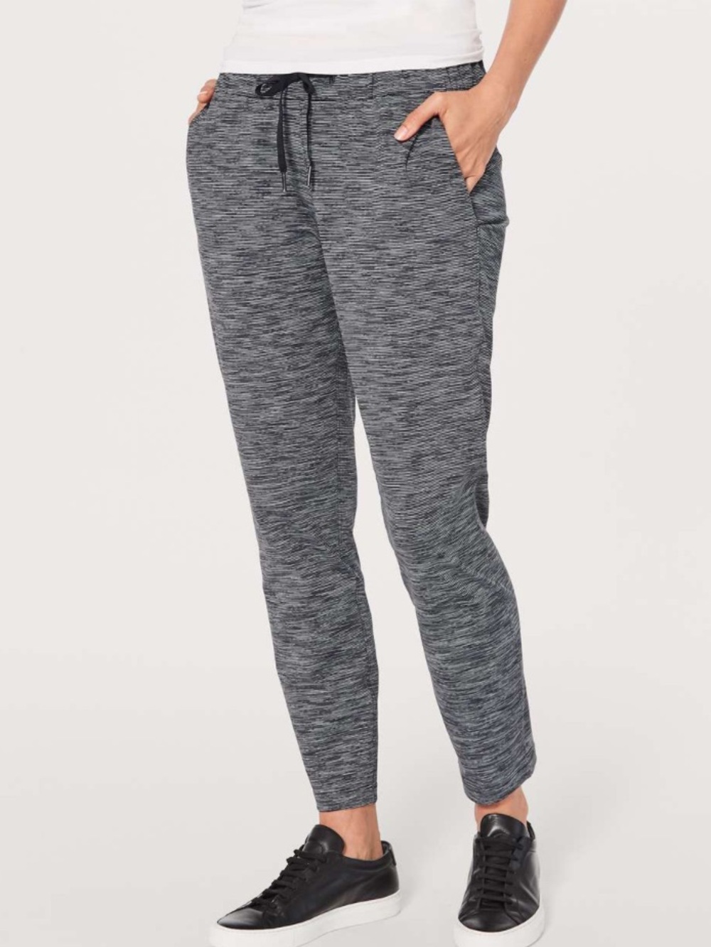 Lululemon On The Fly Pant *28"
Wee Are From Space Black Slate / Black Sz 10